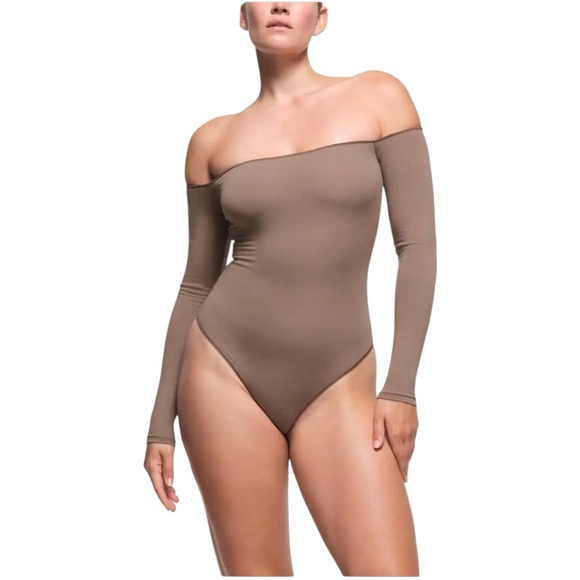 Skims Long Sleeve Off The Shoulder Bodysuit In Truffle. Size XS. - Picture 1 of 8